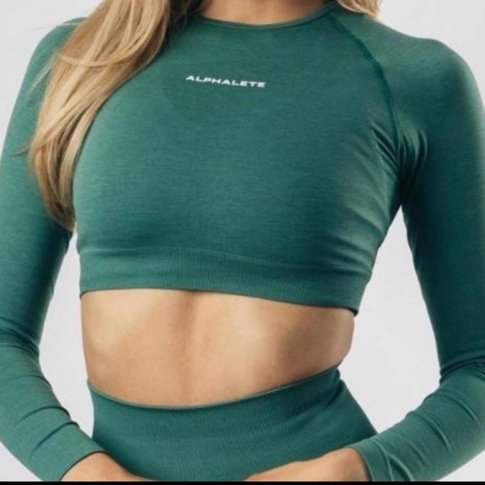 Alphalete Amplify OG Ivy 💚 Long sleeve crop.